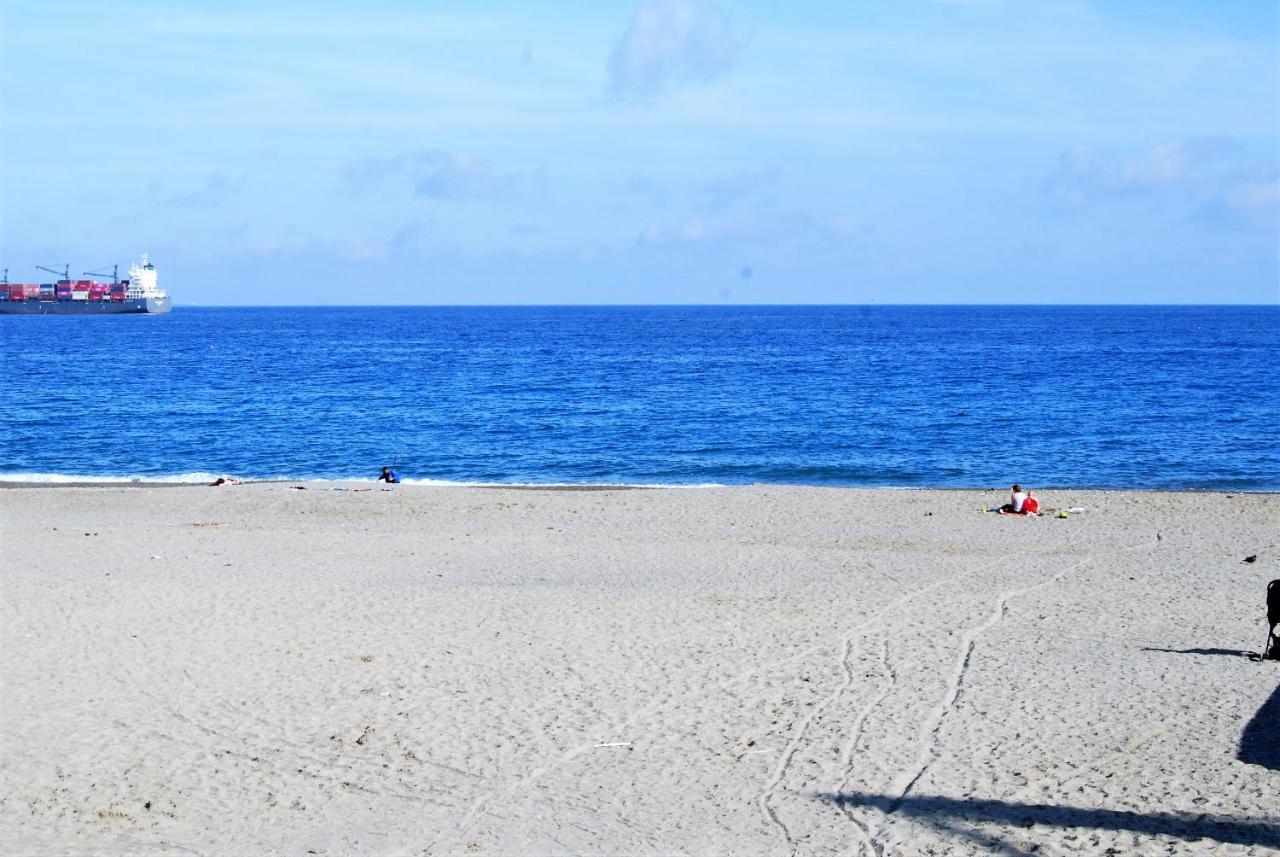 Modern & Bright Flat - 2 Min From The Sea Apartment Savona Ngoại thất bức ảnh